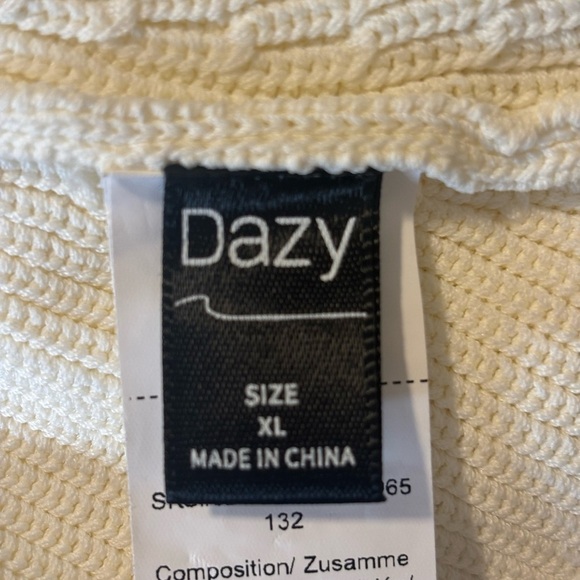 Elegant Cream Women's Blouse - Picture 4 of 9